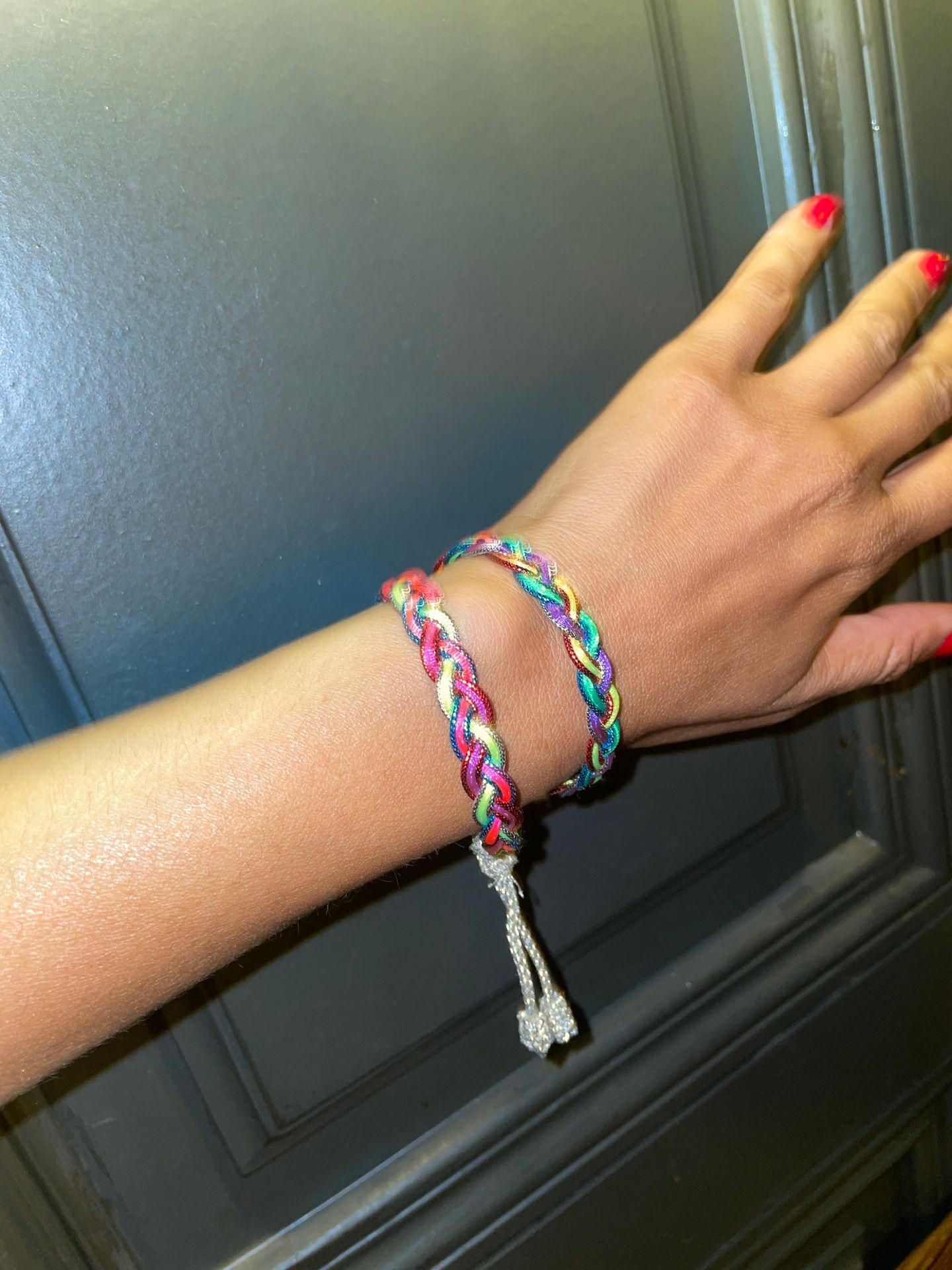 Mélanger les couleurs de Marrakech à votre poignet, by Morocco Glow.  Chez Morocco glow , nous avons à coeur de faire découvrir au monde les couleurs vibrantes et les riches traditions du Maroc à travers nos magnifiques bracelets en tissu..Situés  au coeur de Marrakech , nos creations s'inspirent du patrimoine culturel et artistique unique de cette ville enchanteresse.N'hésitez pas a visiter en ligne notre site de vente de bracelets Morroco Glow.
